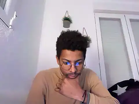 Snapshot of Albert_Madrid chatting on 01/09/26, 05:43 Albert Madrid online show from 01/09/26, 05:43