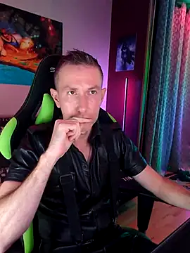 Gamerinleather online show from 10/24/25, 05:53