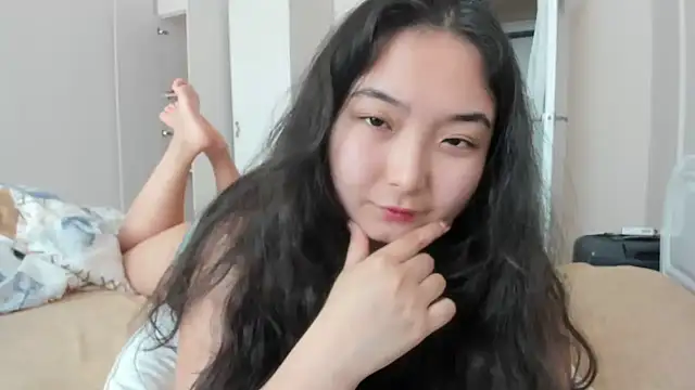 Snapshot of miomyao chatting on 05/18/26, 05:57 miomyao online show from 05/18/26, 05:57