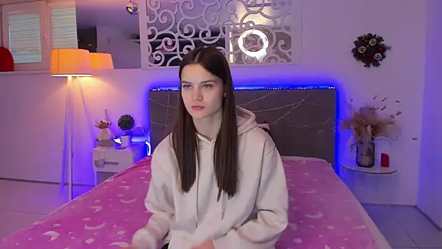 LuisaClover online show from 12/19/25, 01:07