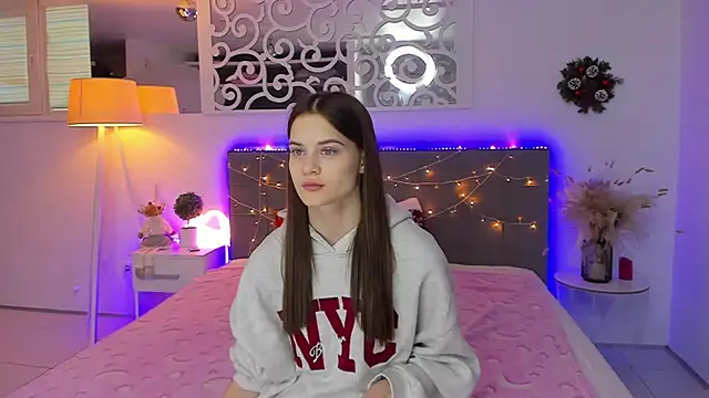 LuisaClover online show from 12/22/25, 01:08