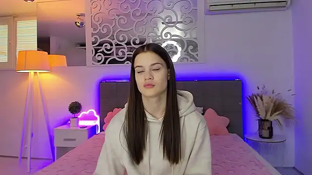 LuisaClover online show from 01/18/26, 01:15