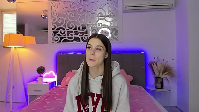 LuisaClover online show from 01/19/26, 01:15