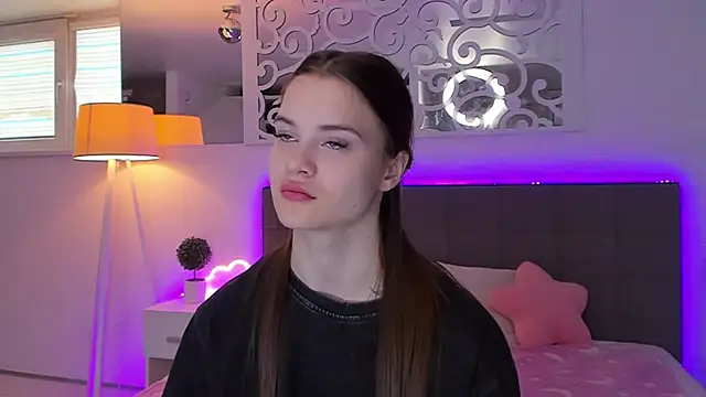 LuisaClover online show from 03/20/26, 01:38