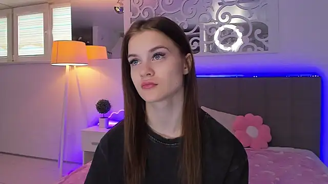 LuisaClover online show from 03/25/26, 01:06