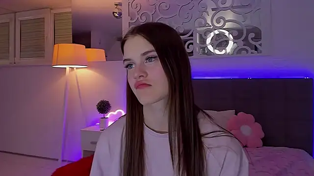 LuisaClover online show from 04/11/26, 07:40