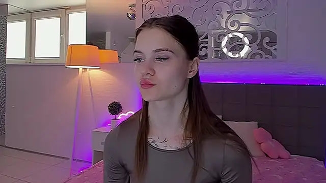 LuisaClover online show from 04/13/26, 12:32