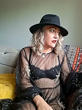 Raven Fantastic online show from 10/22/25, 02:28