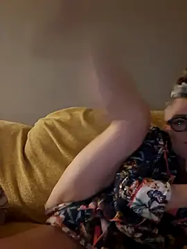 Raven Fantastic online show from 10/27/25, 03:43