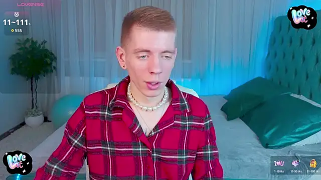 Cristian  Dior online show from 12/13/25, 07:53