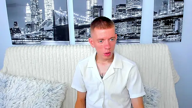 Snapshot of Cristian__Dior chatting on 08/06/26, 08:05 Cristian Dior online show from 08/06/26, 08:05