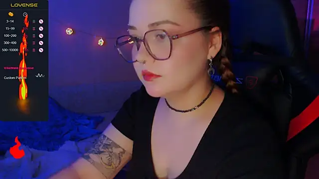 Snapshot of catchmybreath_ chatting on 10/30/25, 11:44 catchmybreath  online show from 10/30/25, 11:44