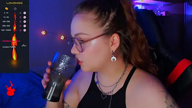 Snapshot of catchmybreath_ chatting on 10/31/25, 05:19 catchmybreath  online show from 10/31/25, 05:19