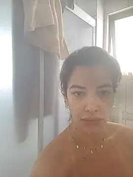 Snapshot of DESIRIE0609 chatting on 11/11/25, 01:11 DESIRIE0609 online show from 11/11/25, 01:11