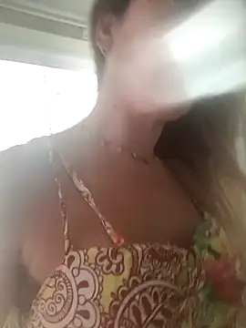 Snapshot of DESIRIE0609 chatting on 11/17/25, 08:58 DESIRIE0609 online show from 11/17/25, 08:58