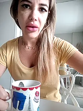 Snapshot of DESIRIE0609 chatting on 11/26/25, 01:34 DESIRIE0609 online show from 11/26/25, 01:34