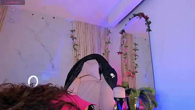 LolaMustaine  online show from 11/11/25, 10:32