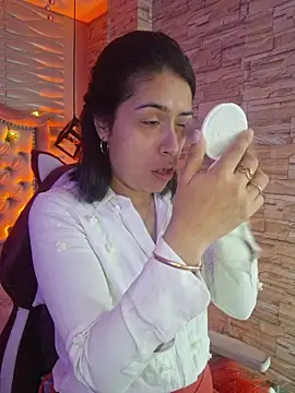 Roxanne Han online show from 02/08/26, 12:08