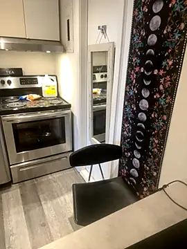 elliepixie online show from 10/28/25, 05:48