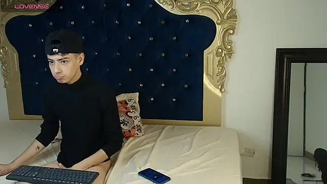 Sebastian Reed online show from 10/29/25, 04:26