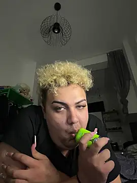 Michael222004 online show from 04/22/26, 10:44