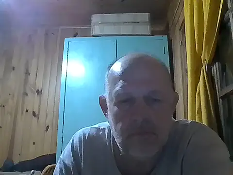 Snapshot of PedroXYZ25 chatting on 10/23/25, 01:05 PedroXYZ25 online show from 10/23/25, 01:05