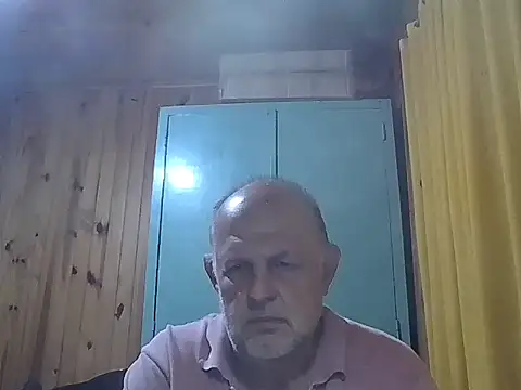 Snapshot of PedroXYZ25 chatting on 10/29/25, 04:15 PedroXYZ25 online show from 10/29/25, 04:15