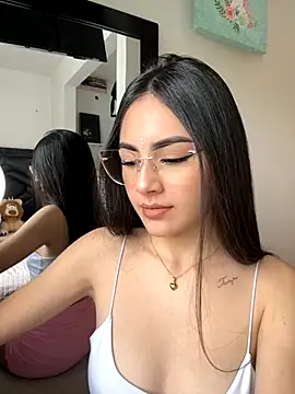 IslaCole online show from 10/27/25, 07:18