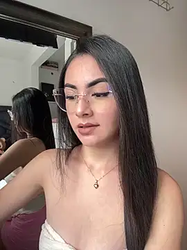 IslaCole online show from 02/02/26, 09:24