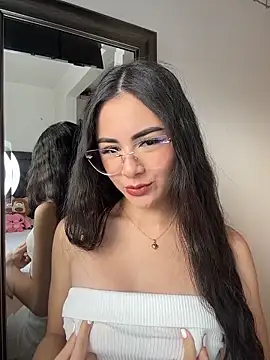 IslaCole online show from 02/16/26, 09:22