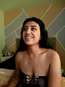 Nahomievans233 online show from 10/28/25, 12:41