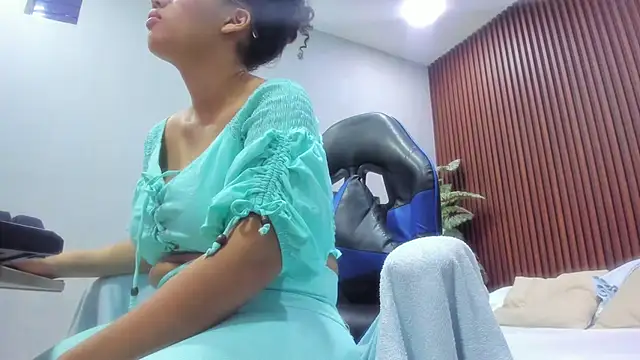 agata18  online show from 04/04/26, 07:33