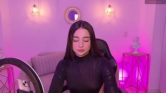 Snapshot of Ariana_Monroe01 chatting on 11/14/25, 03:49 Ariana Monroe01 online show from 11/14/25, 03:49