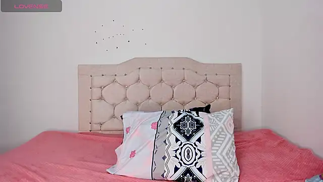 Snapshot of sadie_grey chatting on 10/26/25, 04:40 sadie grey online show from 10/26/25, 04:40