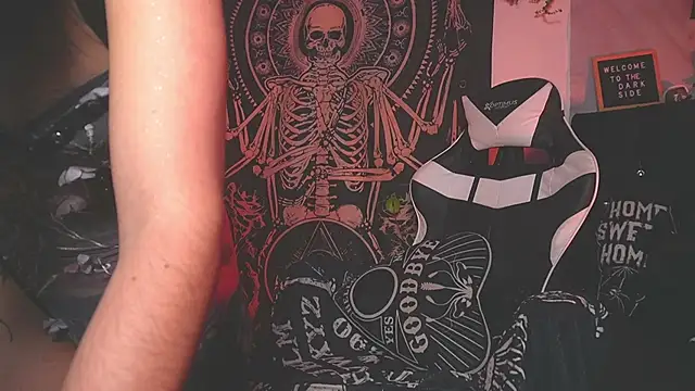 Dalia Vorhees online show from 12/19/25, 01:34