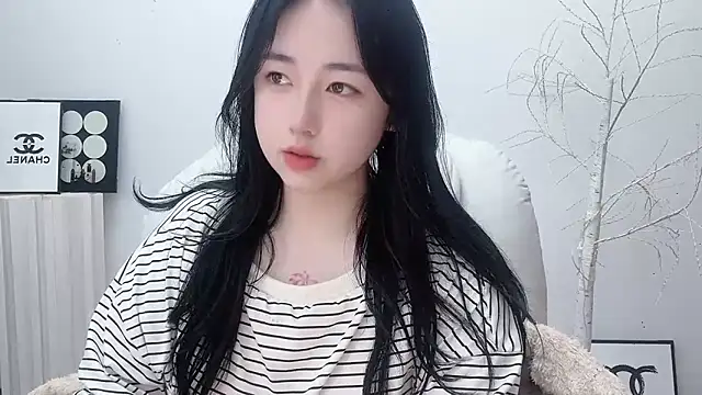 Love-hanzaizai718 online show from 11/15/25, 01:07