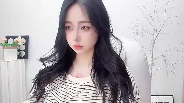 Love-hanzaizai718 online show from 12/17/25, 03:07