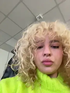 Snapshot of khalee_sy chatting on 11/11/25, 08:58 khalee sy online show from 11/11/25, 08:58