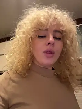 Snapshot of khalee_sy chatting on 11/12/25, 03:45 khalee sy online show from 11/12/25, 03:45