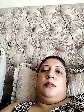 Snapshot of IndianLara chatting on 11/03/25, 09:32 IndianLara online show from 11/03/25, 09:32