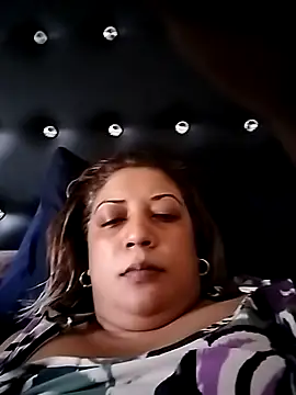 Snapshot of IndianLara chatting on 11/05/25, 05:29 IndianLara online show from 11/05/25, 05:29