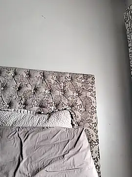 Snapshot of IndianLara chatting on 11/12/25, 07:09 IndianLara online show from 11/12/25, 07:09