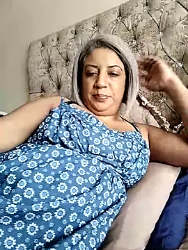 Snapshot of IndianLara chatting on 11/13/25, 06:01 IndianLara online show from 11/13/25, 06:01