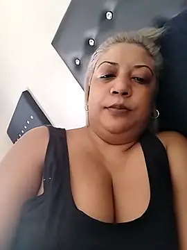 Snapshot of IndianLara chatting on 11/19/25, 05:29 IndianLara online show from 11/19/25, 05:29