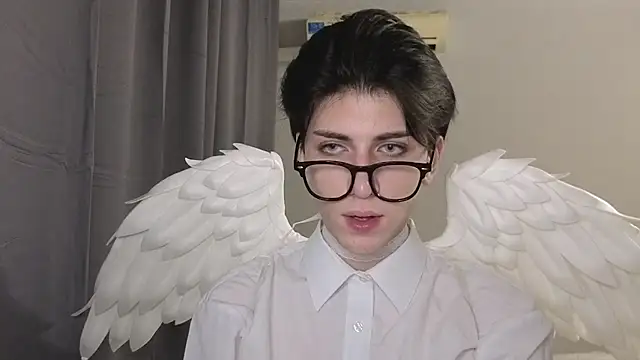 Oliver star boy  online show from 10/30/25, 05:02