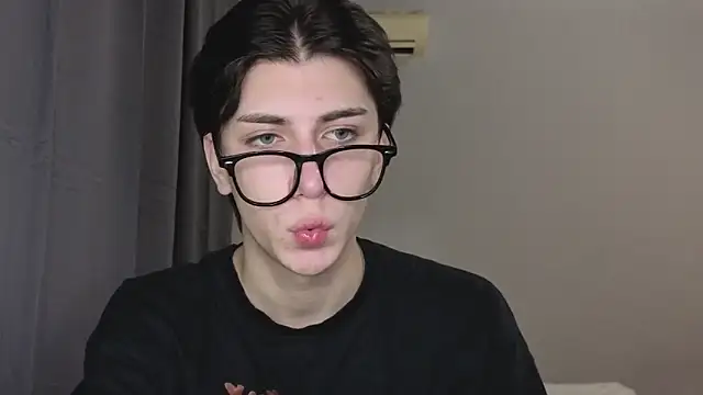 Oliver star boy  online show from 11/04/25, 05:34