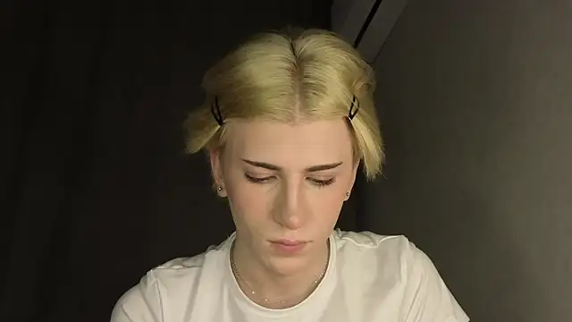 Oliver star boy  online show from 05/12/26, 06:16