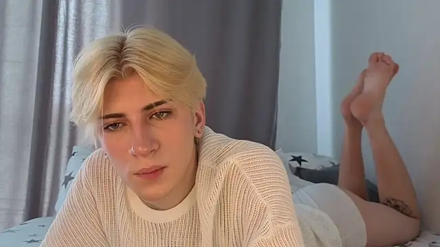 Oliver star boy  online show from 05/16/26, 08:44