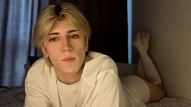 Oliver star boy  online show from 06/19/26, 12:53