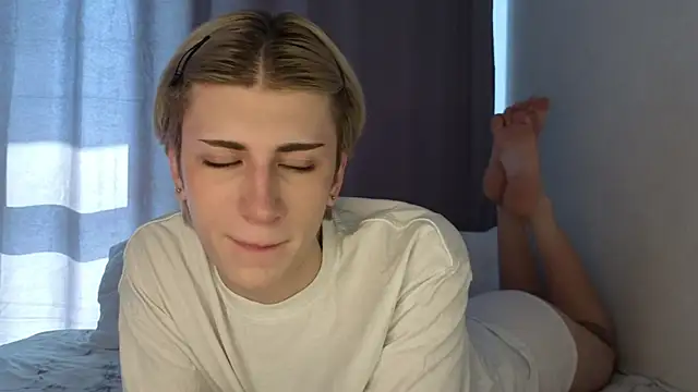 Oliver star boy  online show from 06/24/26, 05:17